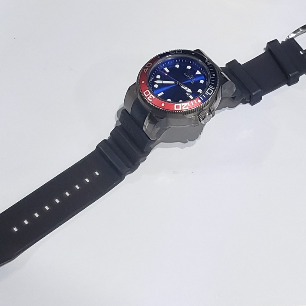 Invicta Grand Pro Diver quarts Black/Blue/Red 38883 Silicone watch